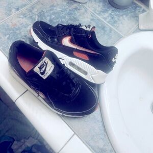 NIKE airmax size U.S. 6 shoes!!!